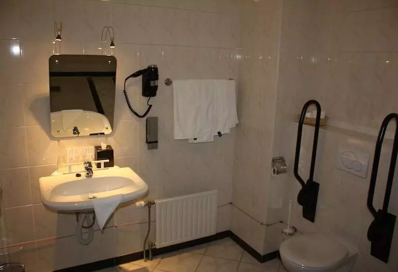 身障者適用スーペリアールーム, Van Der Valk Hotel Groningen Westerbroek