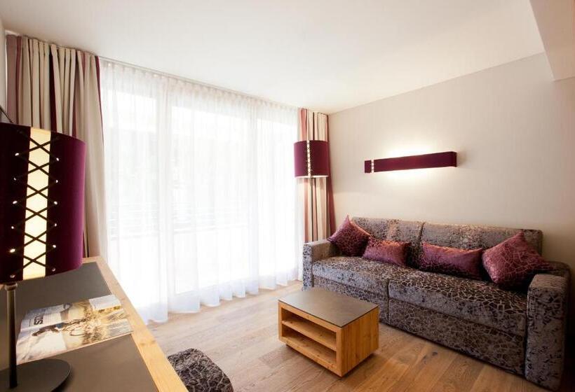 带阳台的高级房间, Walliserstube