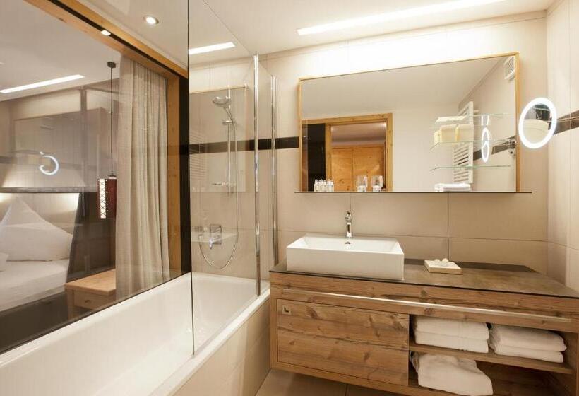 带阳台的高级房间, Walliserstube