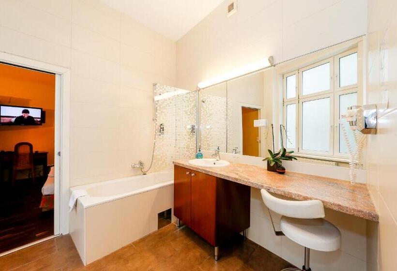 اتاق لوکس, Very Central, 5 Min To City Center, Self Check In