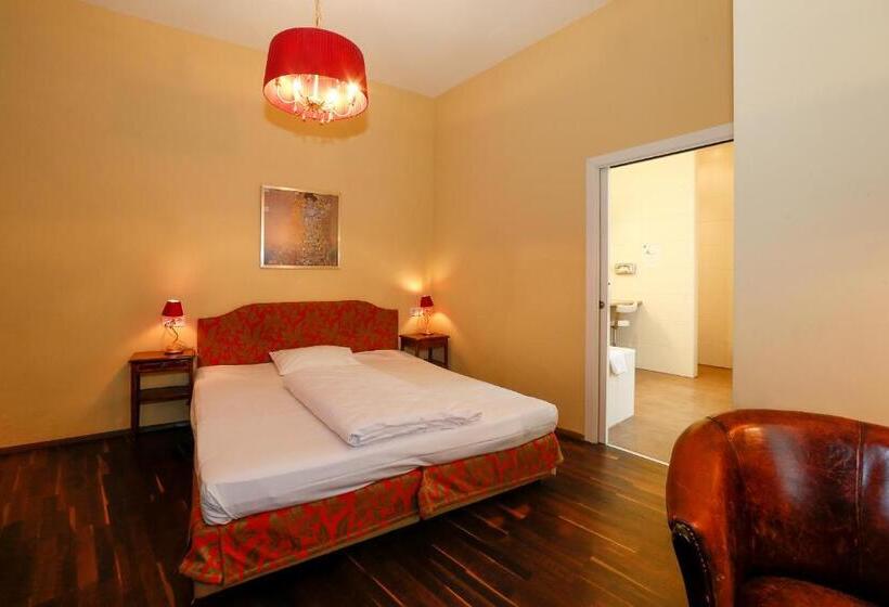 اتاق لوکس, Very Central, 5 Min To City Center, Self Check In