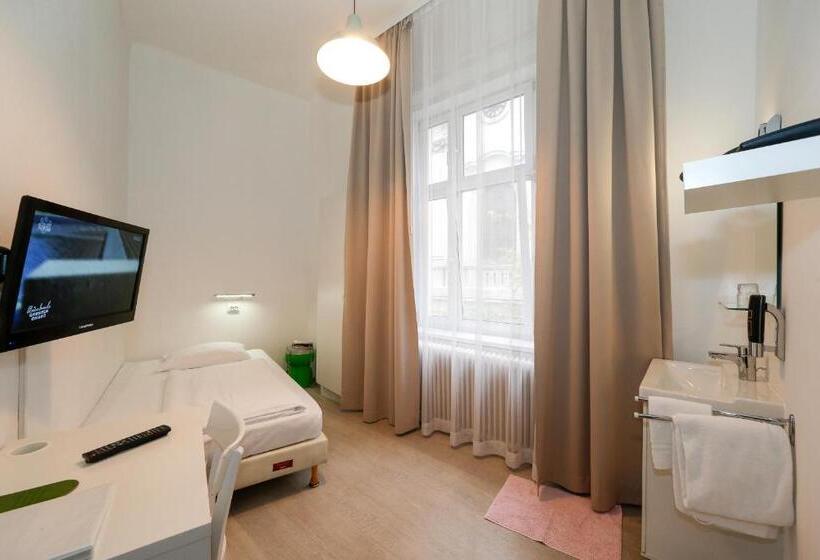 اتاق استاندارد یک تخته با سرویس بهداشتی مشترک, Very Central, 5 Min To City Center, Self Check In