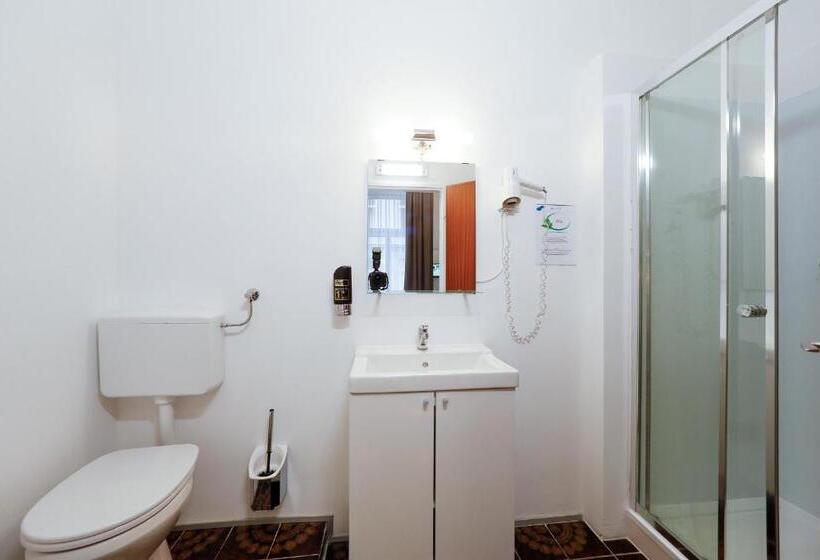 اتاق استاندارد سه نفره, Very Central, 5 Min To City Center, Self Check In