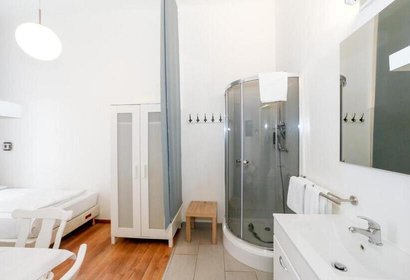 اتاق استاندارد با سرویس بهداشتی مشترک, Very Central, 5 Min To City Center, Self Check In