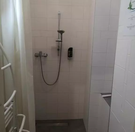 اتاق استاندارد با سرویس بهداشتی مشترک, Very Central, 5 Min To City Center, Self Check In
