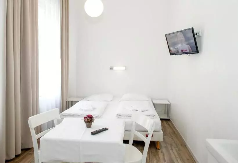 اتاق استاندارد با سرویس بهداشتی مشترک, Very Central, 5 Min To City Center, Self Check In
