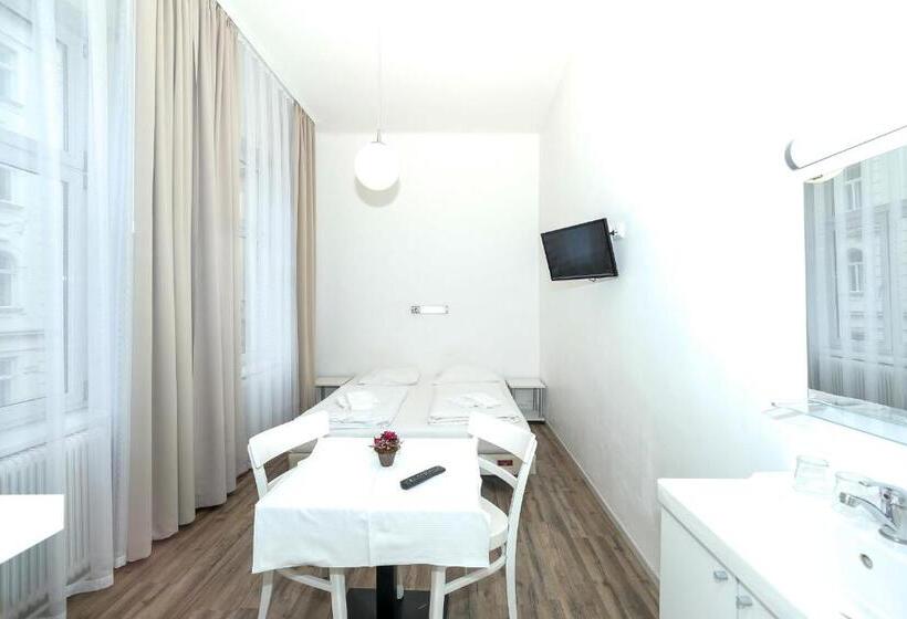 اتاق استاندارد با سرویس بهداشتی مشترک, Very Central, 5 Min To City Center, Self Check In