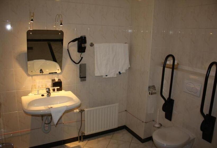 חדר סופריור מותאם לאדם עם מוגבלויות, Van Der Valk Hotel Groningen Westerbroek