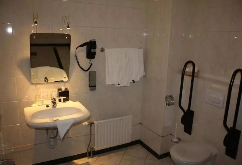 身障者適用スーペリアールーム, Van Der Valk Hotel Groningen Westerbroek