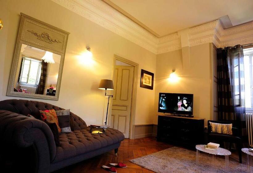 Полулюкс, Château Clément Teritoria