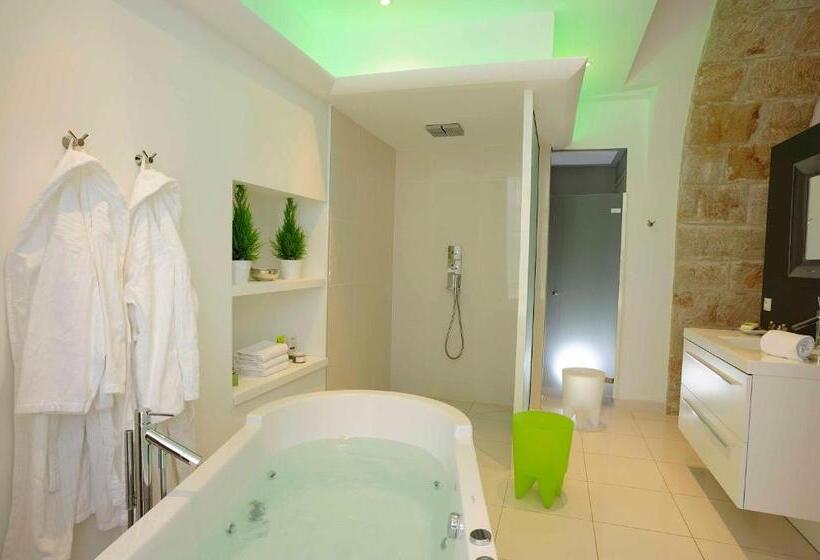 Люкс, Château Clément Teritoria