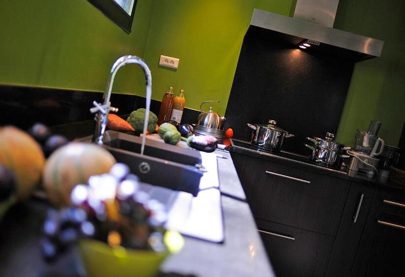 Вилла с 1 спальней и бассейном, Château Clément Teritoria