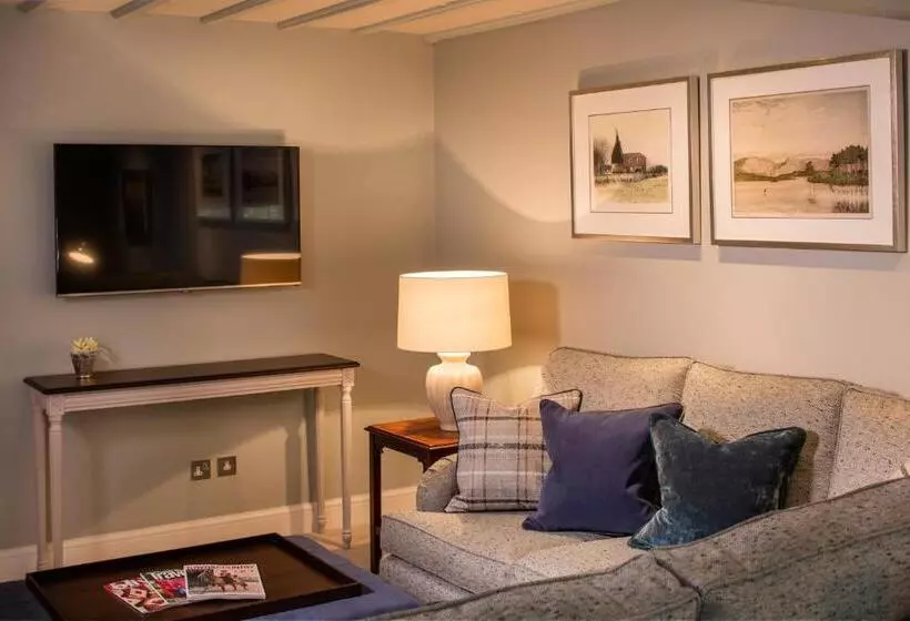 Deluxe Suite, Foxhills Club & Resort