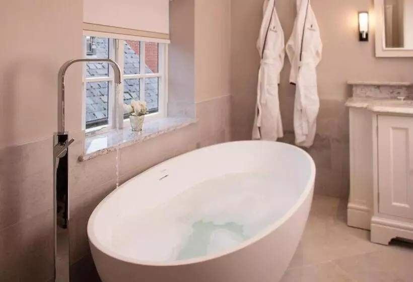 Deluxe Suite, Foxhills Club & Resort