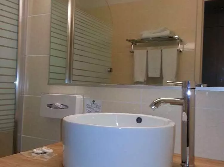 バルコニー付きスタンダードルーム, Grand Hôtel De La Reine Amélie