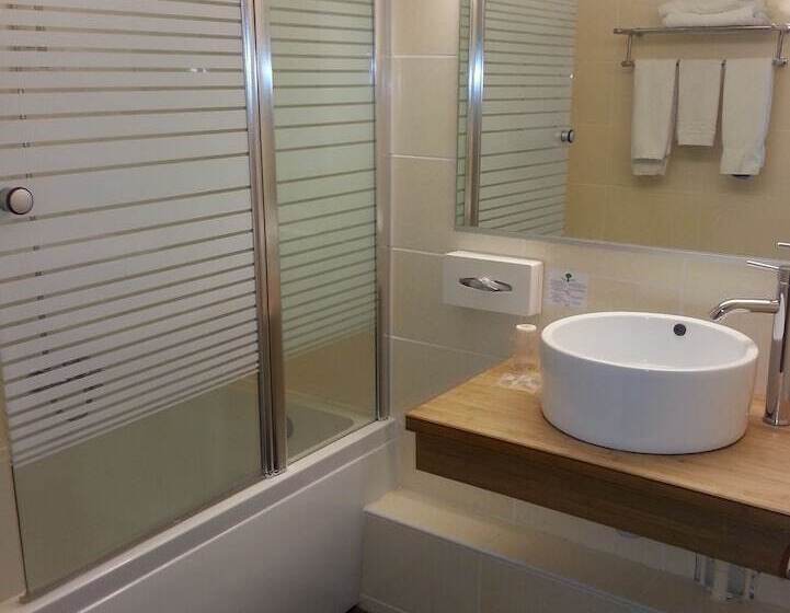 غرفة قياسية مزوَّدة بشُرفة, Grand Hôtel De La Reine Amélie