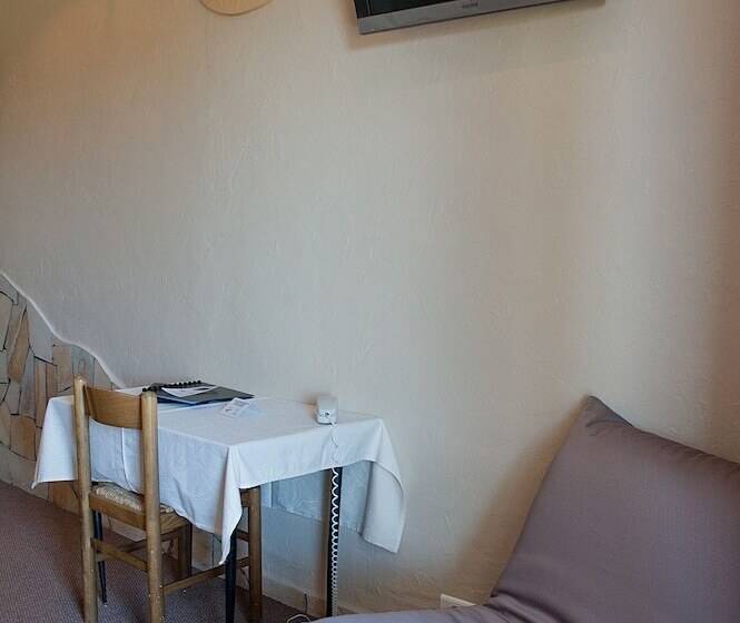 Номер Стандарт, Hôtel Et Studios Les Amandiers