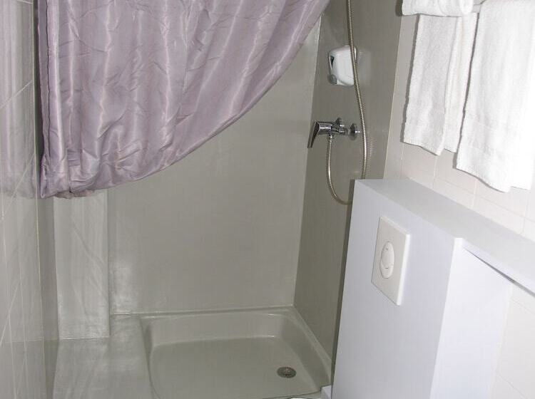 Номер Комфорт, Hôtel Et Studios Les Amandiers