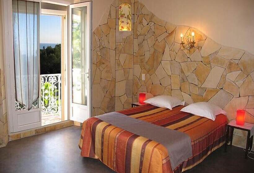 Номер Комфорт, Hôtel Et Studios Les Amandiers