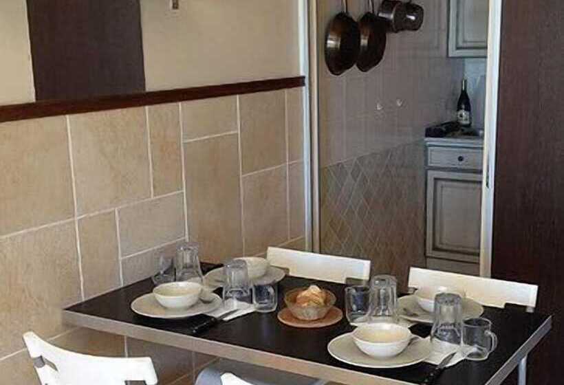 Студио Стандарт с Балконом, Hôtel Et Studios Les Amandiers