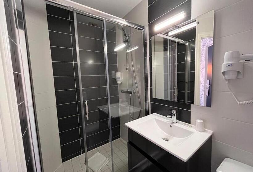 标准三人间, Hôtel Le Keroman