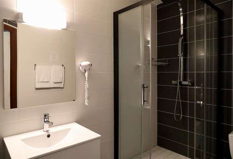 标准三人间, Hôtel Le Keroman