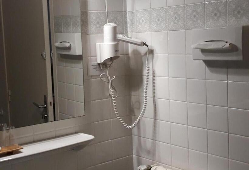 غرفة قياسية, Hôtel Ambroise