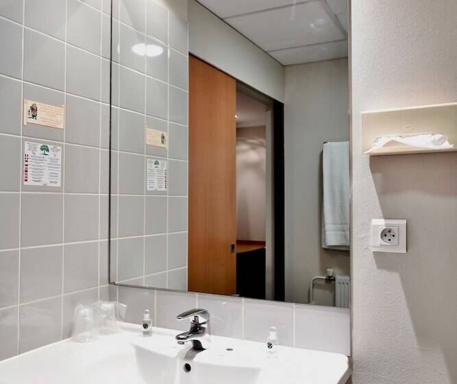 חדר סטנדרט, In Situ