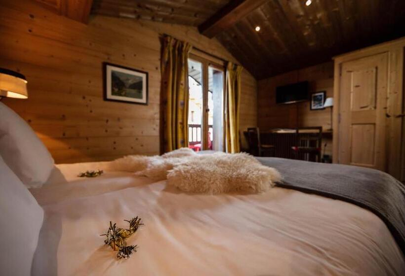 اتاق استاندارد سه نفره, La Savoyarde