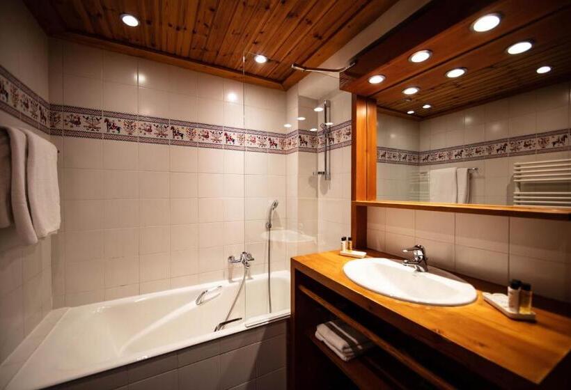 اتاق لوکس, La Savoyarde