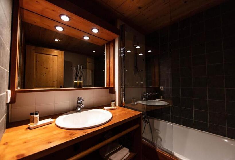 اتاق لوکس خانوادگی, La Savoyarde