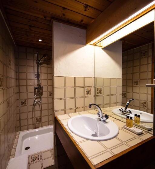 اتاق استاندارد یک نفره, La Savoyarde