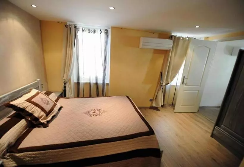 1ベッドルームアパートメント, Logis Hôtel Restaurant Les Arcades