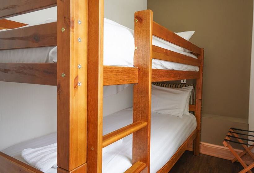 Quarto Triplo Estandar, Millstone Country Inn