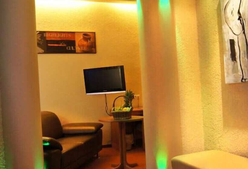 غرفة قياسية ثلاثية, Mohr & Spa