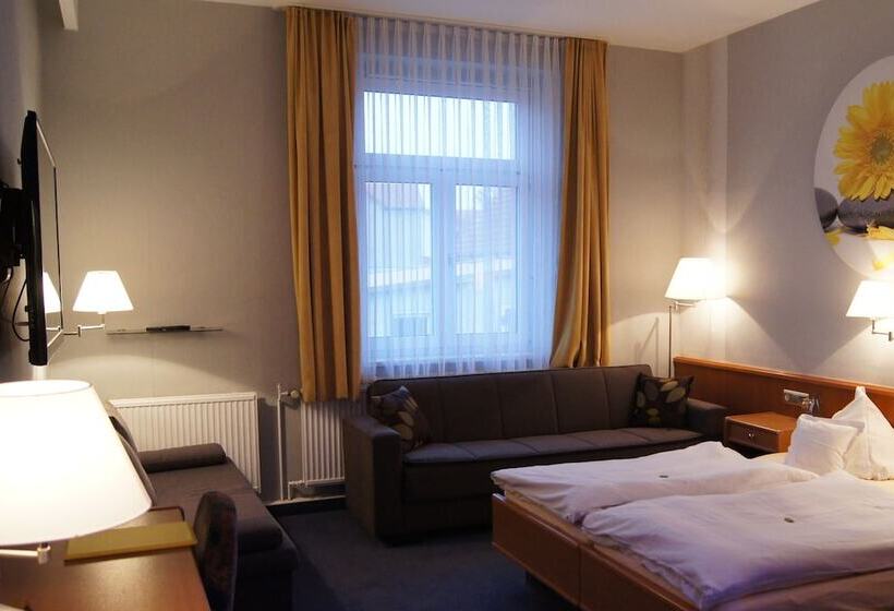 غرفة قياسية ثلاثية, Mohr & Spa