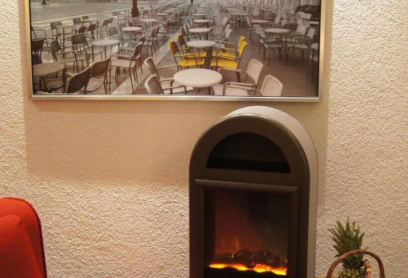 غرفة قياسية ثلاثية, Mohr & Spa