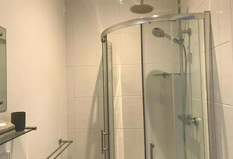 Standard-huone, Sherwood