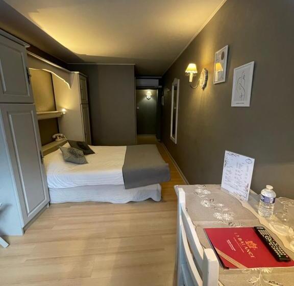 Номер Стандарт, The Originals Boutique, Hôtel De La Balance, Montbéliard