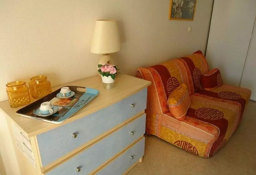スタンダードスタジオ, Residences De Bougainville
