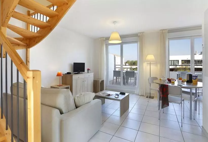 プールビューの２ベッドルームアパート, Vacanceole  Residence Cap Camargue