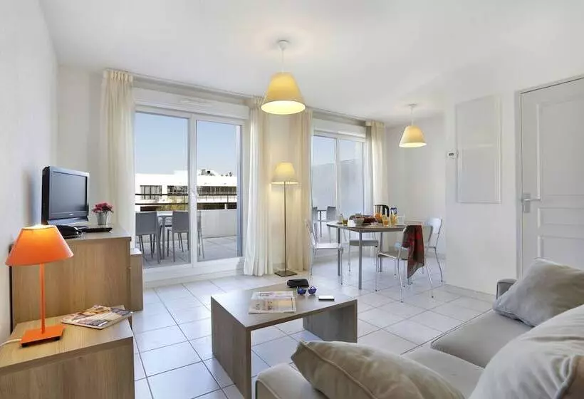プールビューの２ベッドルームアパート, Vacanceole  Residence Cap Camargue