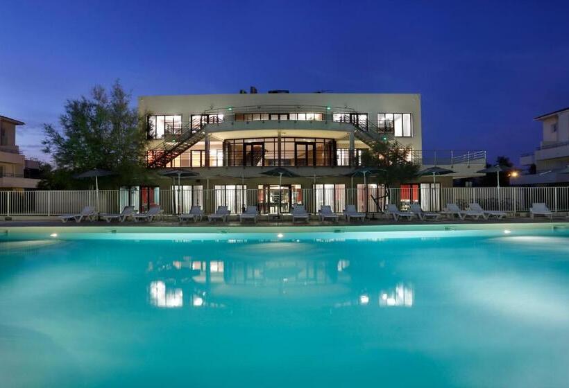 Апартаменты 2 спальни Вид на Бассейн, Vacanceole  Residence Cap Camargue