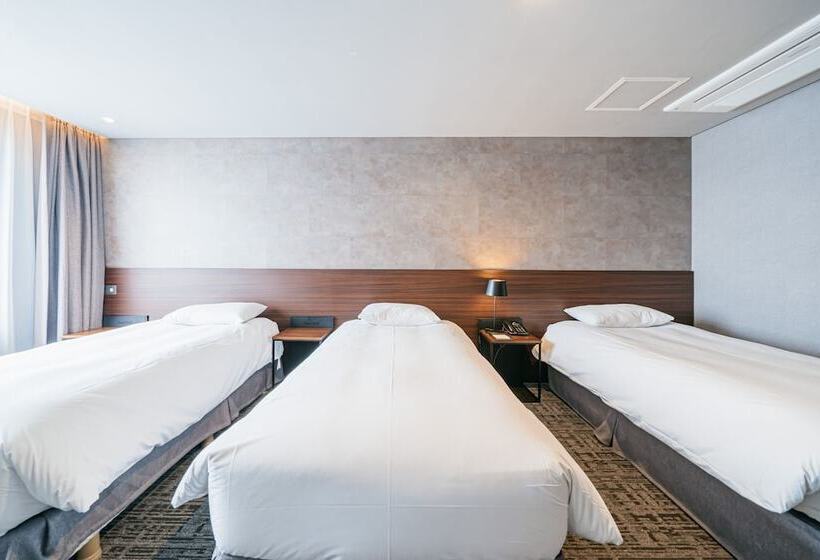 חדר דלוקס לשלושה, With City