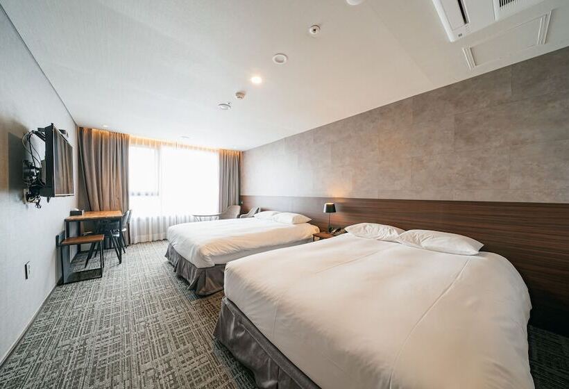 חדר דלוקס, With City