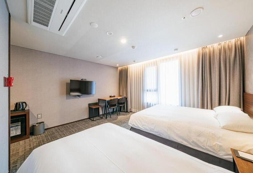 חדר סטנדרט, With City