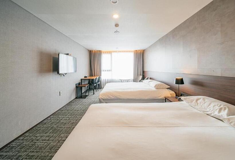 חדר משפחתי דלוקס, With City