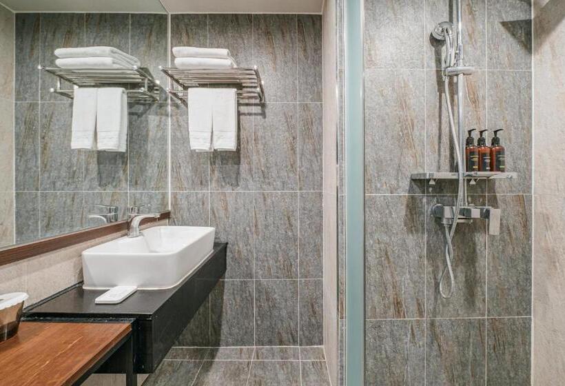 חדר משפחתי דלוקס, With City