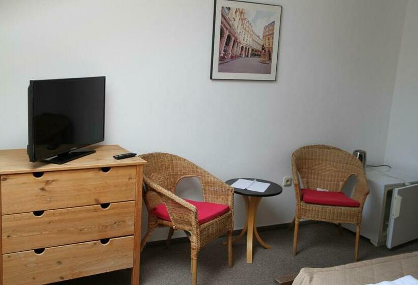 חדר סטנדרט עם מרפסת, Penzión Malý Dvor