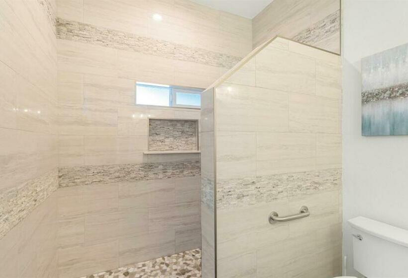 キングサイズベッドのスイートルーム, Gaia Inn & Spa  Adult Only  Temecula Wine Country